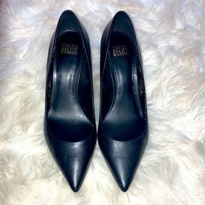 Black Pumps